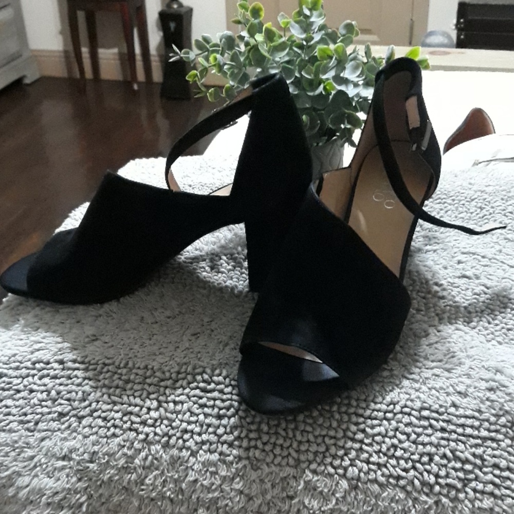 Shoes - Picture 2 of 5